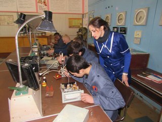 Апаратник; слюсар з контрольновимірювальних приладів та автоматики